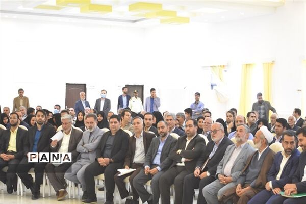 نشست مشترک استاندار یزد با جمعی از فرهیختگان شهرستان بهاباد