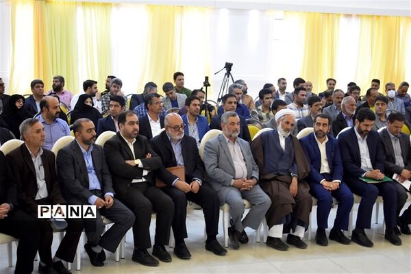 نشست مشترک استاندار یزد با جمعی از فرهیختگان شهرستان بهاباد