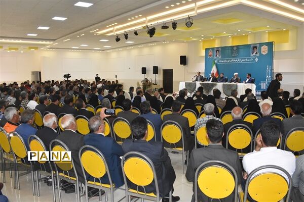 نشست مشترک استاندار یزد با جمعی از فرهیختگان شهرستان بهاباد
