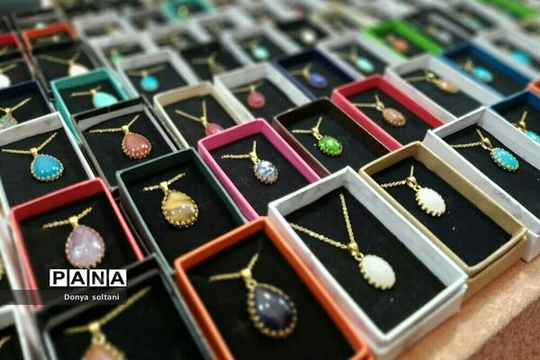 برگزاری غرفه‌ بهاری در شهر بیستون استان کرمانشاه