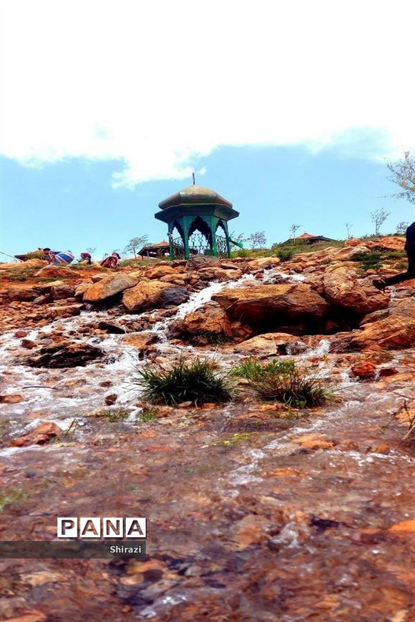 چشمه ماری جاذبه‌ای دیدنی  در شهرستان بویین و میاندشت