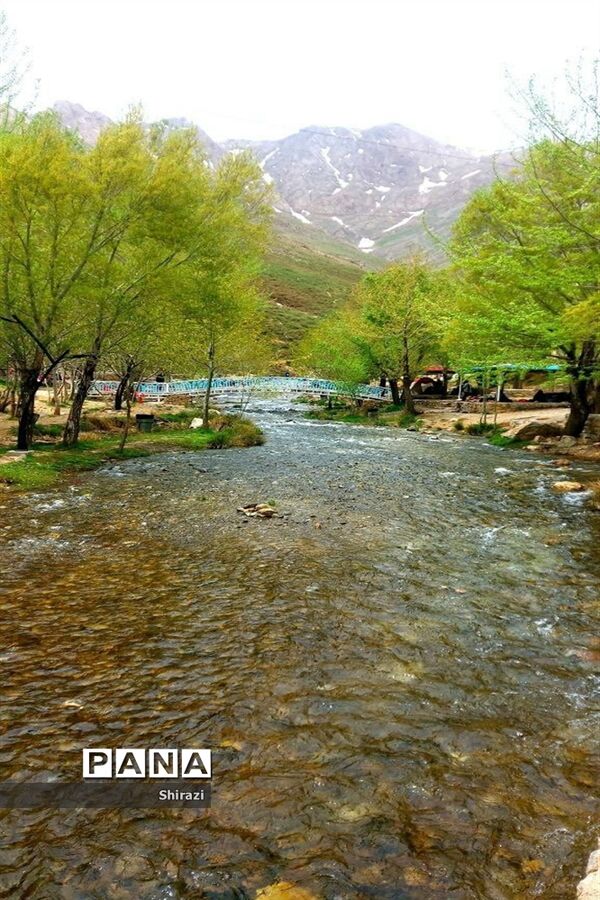 چشمه ماری جاذبه‌ای دیدنی  در شهرستان بویین و میاندشت