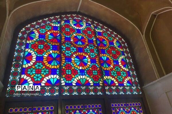 باغ دولت‌آباد، میدان امیر چخماق و هنرهای دستی شهر زیبای ایران