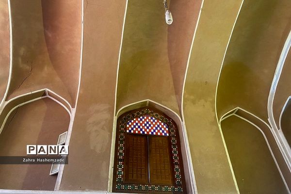 باغ دولت‌آباد، میدان امیر چخماق و هنرهای دستی شهر زیبای ایران