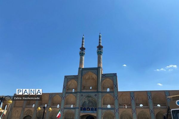 باغ دولت‌آباد، میدان امیر چخماق و هنرهای دستی شهر زیبای ایران