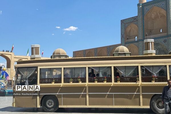 باغ دولت‌آباد، میدان امیر چخماق و هنرهای دستی شهر زیبای ایران