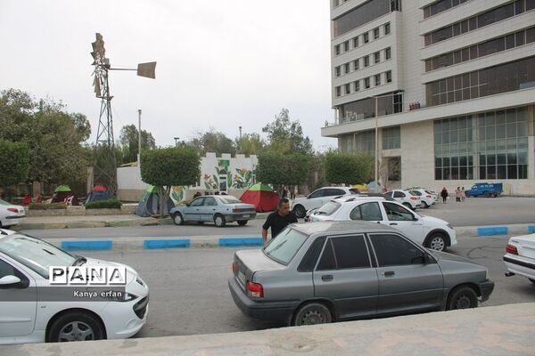 گردشگران نوروزی در ساحل بندر بوشهر