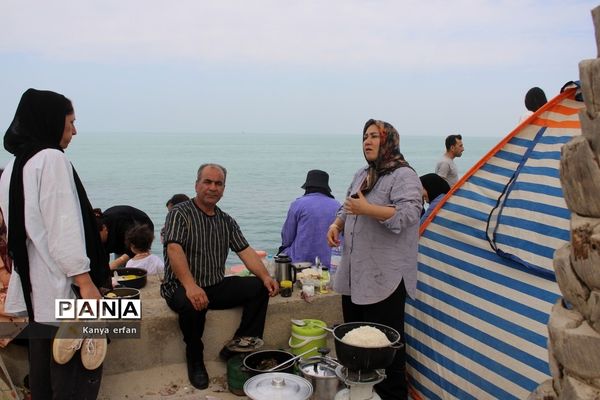 گردشگران نوروزی در ساحل بندر بوشهر