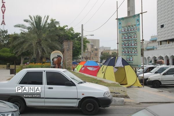 گردشگران نوروزی در ساحل بندر بوشهر