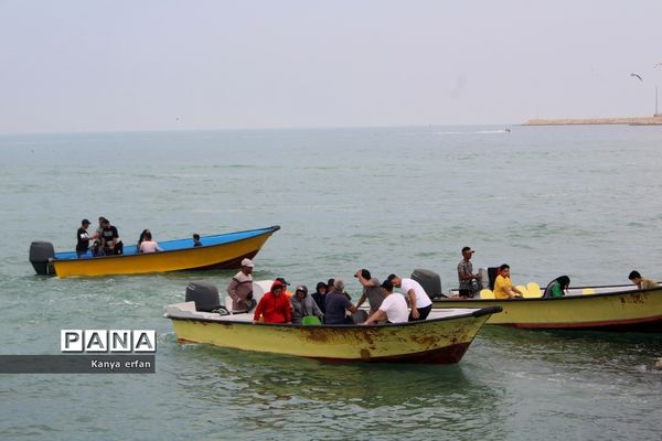 گردشگران نوروزی در ساحل بندر بوشهر