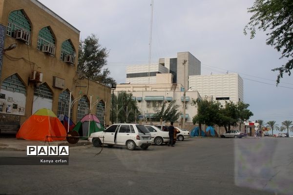 گردشگران نوروزی در ساحل بندر بوشهر