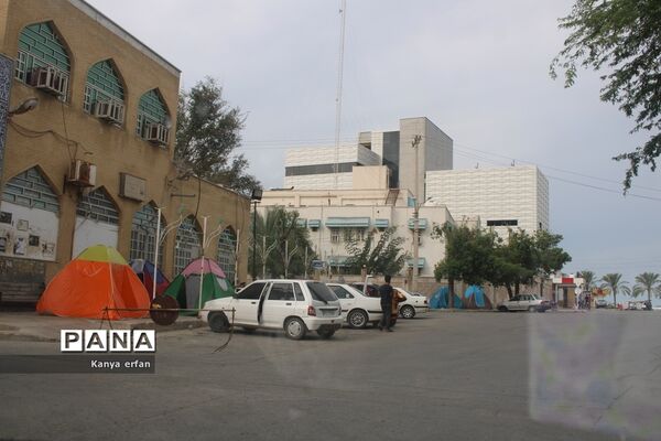 گردشگران نوروزی در ساحل بندر بوشهر