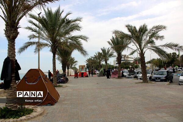 گردشگران نوروزی در ساحل بندر بوشهر