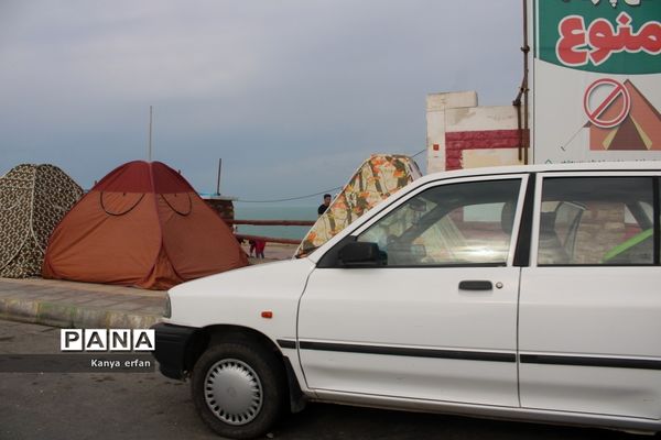 گردشگران نوروزی در ساحل بندر بوشهر
