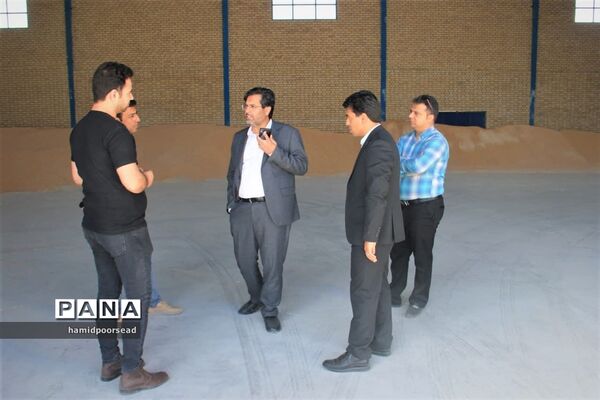 بازدید فرماندار ابرکوه از چندین واحد تولیدی در ایام عید