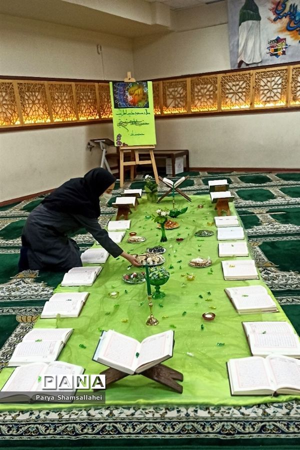 محفل انس با قرآن در دبیرستان فرهنگ۱۳