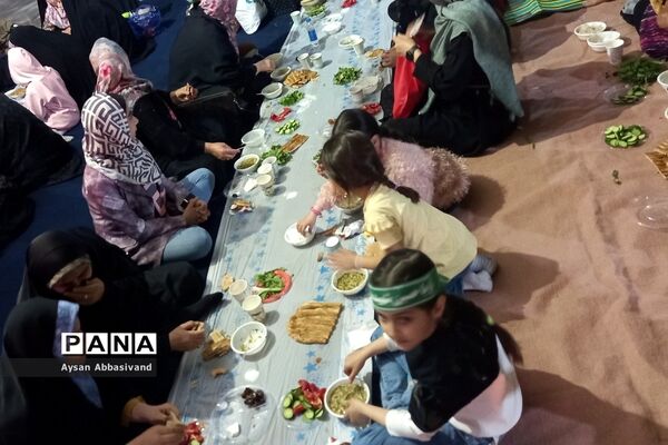 برپایی سفره افطاری در گلزار شهدای گمنام