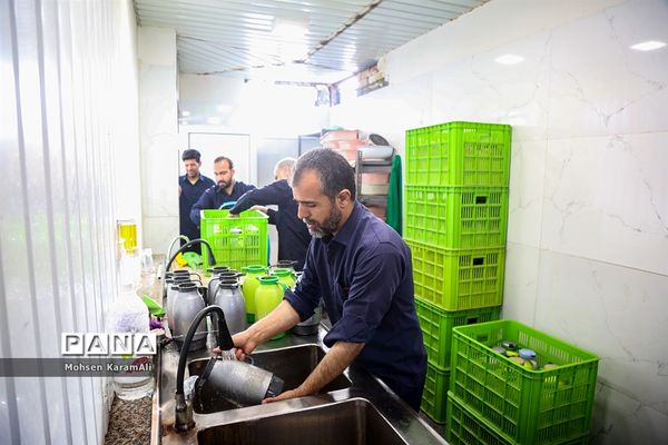 توزیع روزانه 14 هزار افطاری گرم و سرد در حرم حضرت معصومه(س)