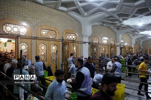 توزیع روزانه 14 هزار افطاری گرم و سرد در حرم حضرت معصومه(س)