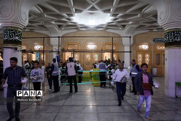 توزیع روزانه 14 هزار افطاری گرم و سرد در حرم حضرت معصومه(س)