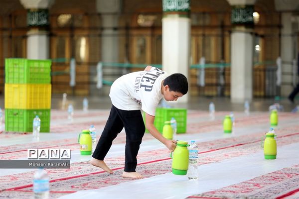 توزیع روزانه 14 هزار افطاری گرم و سرد در حرم حضرت معصومه(س)