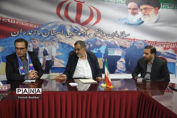 دیدار نماینده مجلس شورای اسلامی با اعضای سازمان دانش‌آموزی مازندران