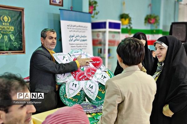 برگزاری نمایشگاه قرآن در سومین روز با حضور معاون پرورشی وزیر آموزش‌وپرورش