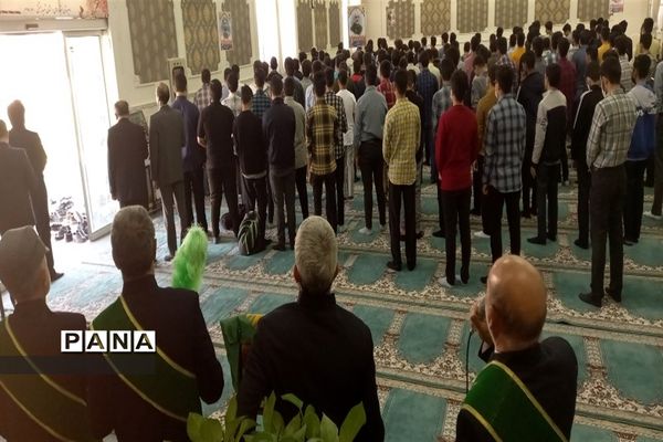 حضور خادمان رضوی و پرچم حرم امام رضا«ع» در دبیرستان شهیدبهشتی دوره دوم بیرجند