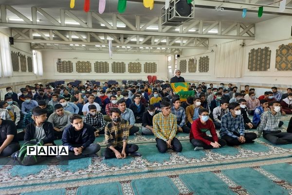 حضور خادمان رضوی و پرچم حرم امام رضا«ع» در دبیرستان شهیدبهشتی دوره دوم بیرجند