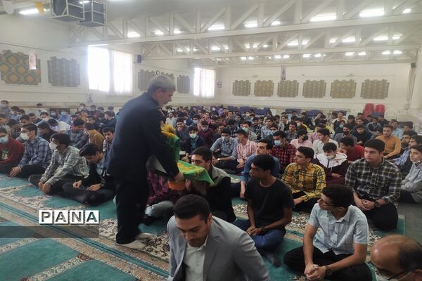 حضور خادمان رضوی و پرچم حرم امام رضا«ع» در دبیرستان شهیدبهشتی دوره دوم بیرجند