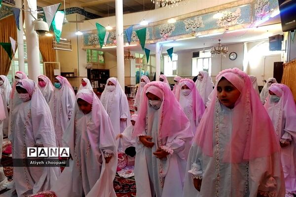 برگزاری مراسم معنوی «جشن فرشته‌ها» در دبیرستان  فرشته‌های آسمانی