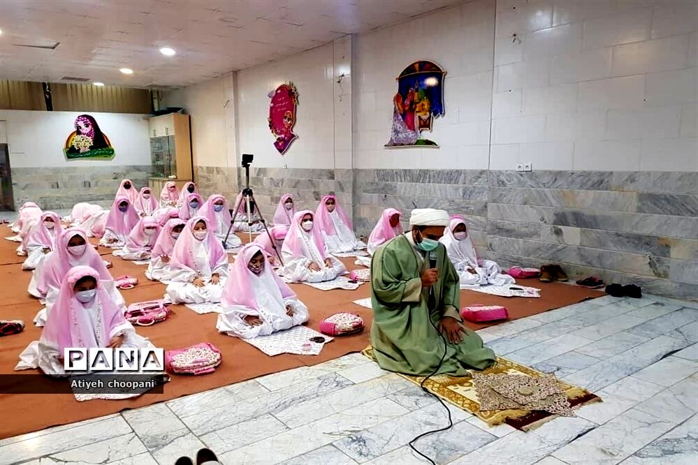 برگزاری مراسم معنوی «جشن فرشته‌ها» در دبیرستان  فرشته‌های آسمانی