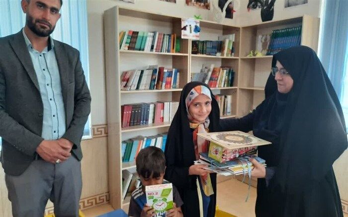 تجلیل از دانش‌آموز کتاب خوان خوسفی