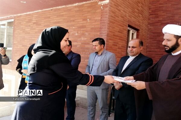 تجلیل از دانش‌آموزان برگزیده مسابقات قرآنی و فرهنگی هنری دبیرستان نبوت صفادشت