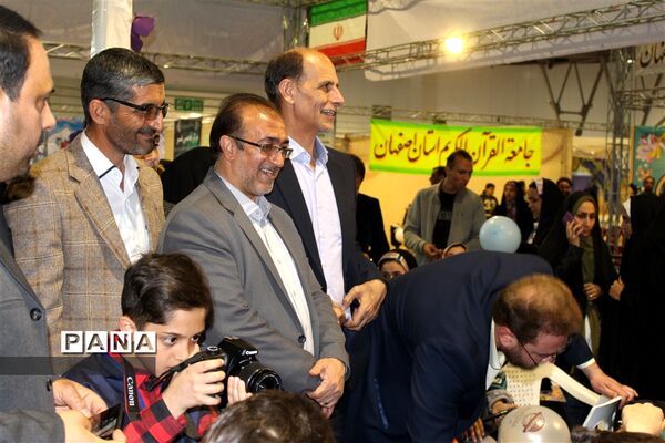 اولین روز هجدهمین نمایشگاه قرآن و عترت استان اصفهان
