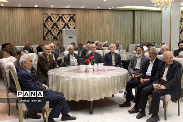 دورهمی فرهنگیان پیشکسوت استان قم در ماه مبارک رمضان