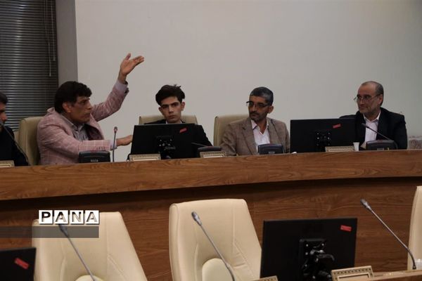 برگزاری مراسم تجلیل از اعضای گروه جهادی سازمان دانش‌آموزی استان اصفهان