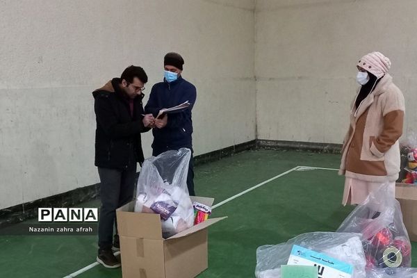 توزیع اقلام ورزشی در مدارس رودهن