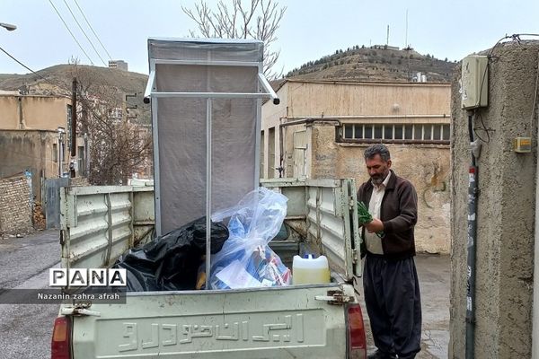 توزیع اقلام ورزشی در مدارس رودهن