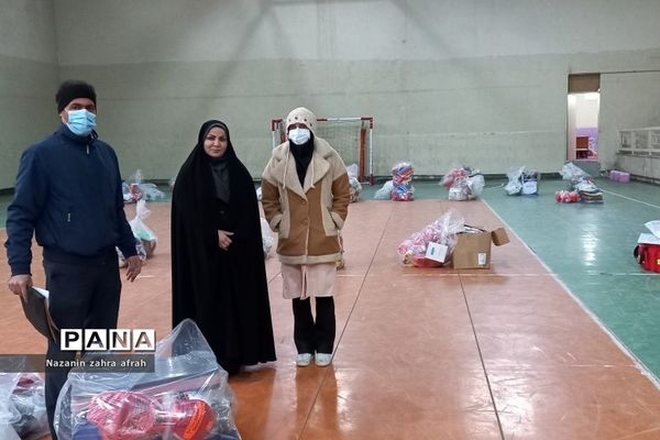 توزیع اقلام ورزشی در مدارس رودهن