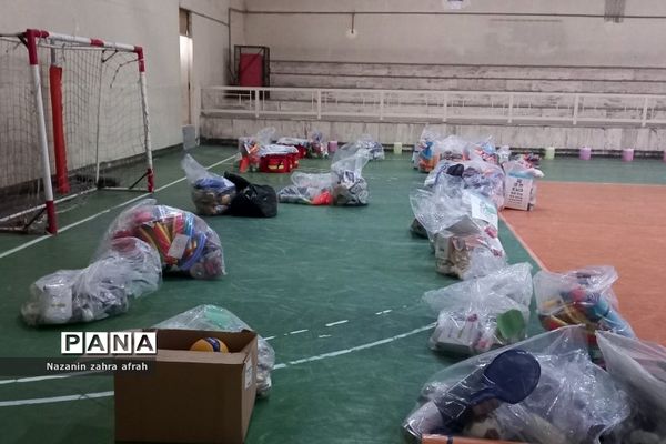 توزیع اقلام ورزشی در مدارس رودهن