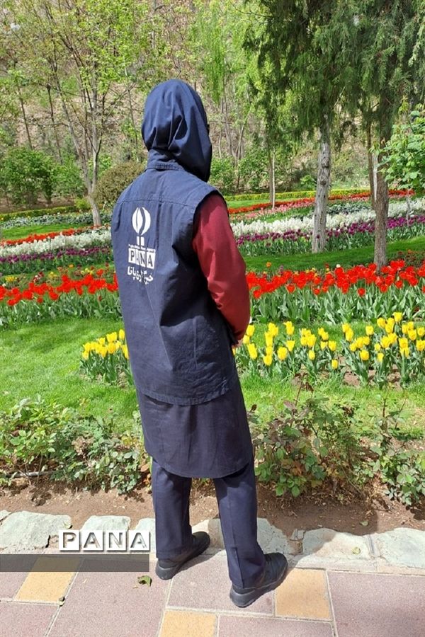 بازدید دانش‌آموزان دبیرستان سیزده آبان ناحیه یک کرج از جشنواره لاله ها