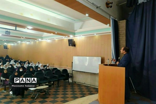 جلسه هم اندیشی شورای دانش‌آموزی در اداره آموزش و پرورش شهر جوادآباد