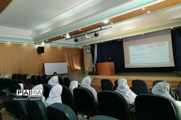 جلسه هم اندیشی شورای دانش‌آموزی در اداره آموزش و پرورش شهر جوادآباد