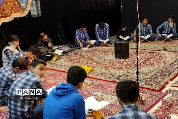 برگزاری محفل انس با قرِآن در دبیرستان شهید بهشتی رودهن