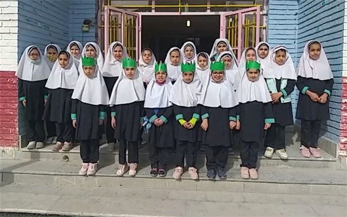 اجرای سرود روزه‌ اولی‌ها توسط دانش‌آموزان دبستان اندیشه رودهن/فیلم