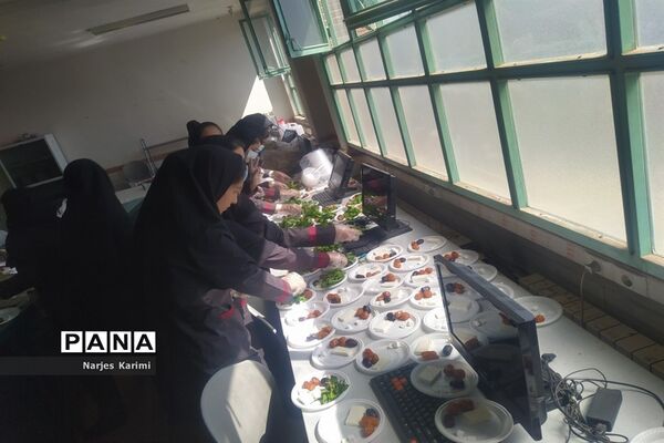 مراسم افطاری و تقدیر از دانش‌آموزان برگزیده دبیرستان میعاد قم