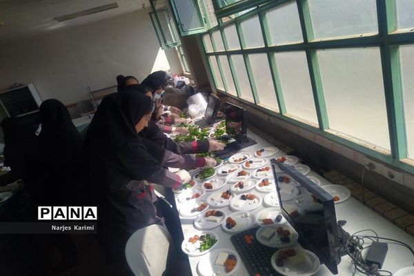 مراسم افطاری و تقدیر از دانش‌آموزان برگزیده دبیرستان میعاد قم