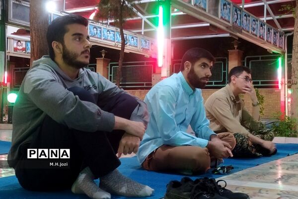 ترمیم و رنگ آمیزی مزار شهدا با حضور اعضای سازمان دانش‌آموزی قم