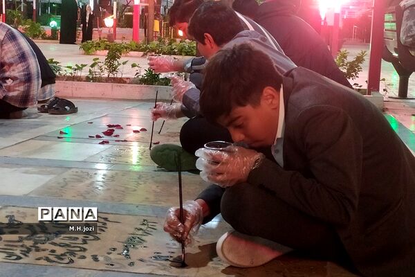 ترمیم و رنگ آمیزی مزار شهدا با حضور اعضای سازمان دانش‌آموزی قم